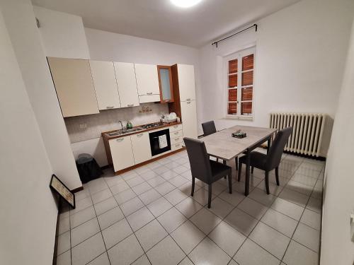 廚房, Fiore Apartments in 菲奧倫佐拉達爾達