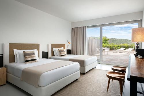 2 queen beds