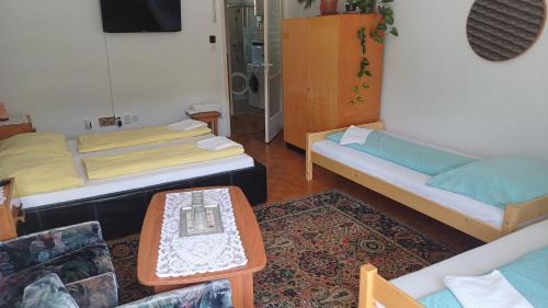 OPEN Vendégház (OPEN Vendeghaz) in เฟลโซโลเวเรก