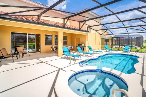 Upstay - Lrg Family Home w Private Pool & Hot Tub in Davenport, USA