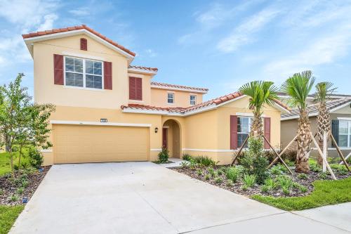 Upstay - Lrg Family Home w Private Pool & Hot Tub in Davenport, USA