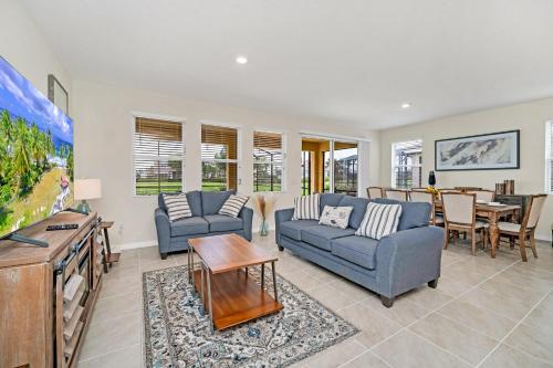 Upstay - Lrg Family Home w Private Pool & Hot Tub in Davenport, USA