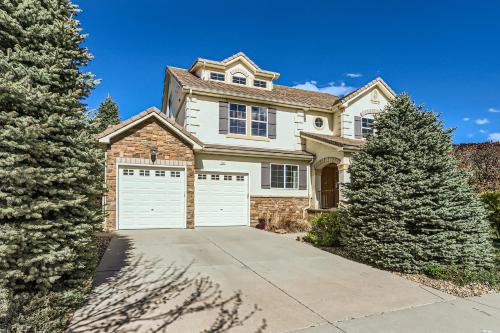 Denver Dream House - Stunning Lake, Mountain & Golf Views with Luxury Amenities - Spa, Table-Tennis,