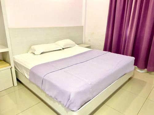 Lavender Riverside Hotel Room Type - Standard Queen Room
