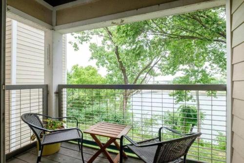 Downtown Nashville Riverfront Condo near Bicentennial Mall State Park