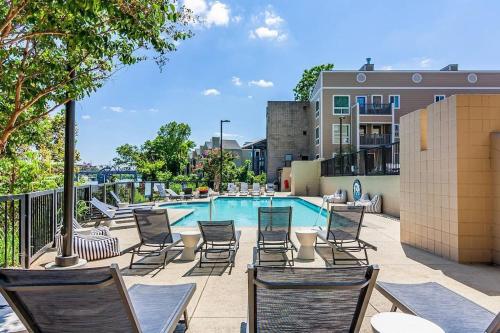 Downtown Nashville Riverfront Condo near Bicentennial Mall State Park