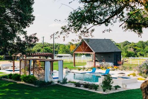 Peaceful 2 BR Stunning Farm - Near Round Top in Greenvine, USA