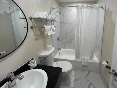 Studio 6  Suites Cameron Park, CA - Folsom - 화장실