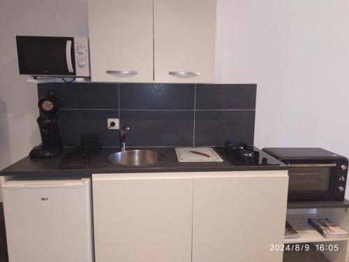 charmant gite 25m² indépendant (charmant gite 25m² independant) in อาแล็ส