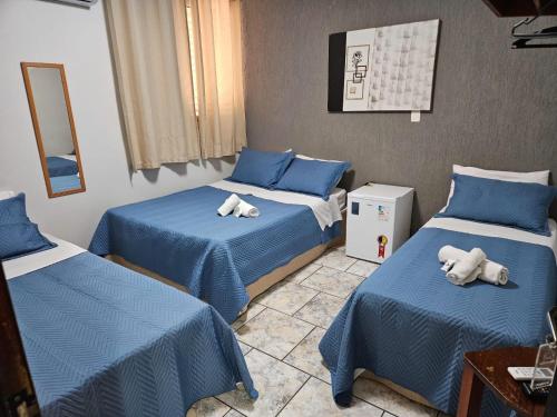 1 double bed, 2 twin beds