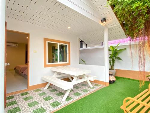 BanNoen kohlarn บ้านเนิน เกาะล้าน Room Type - Classic Quadruple Room