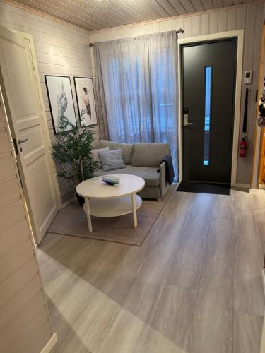 Very centrally located apartment with free parking – khách sạn tại Tromso Suburbs