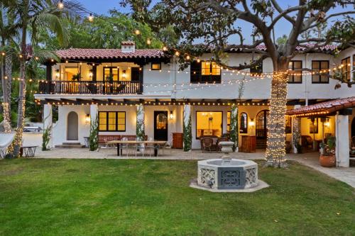 Contemporary Spanish Estate In Beverly Hills in Los Angeles, USA