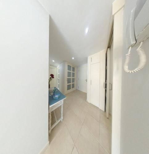 Spacious 2 beds appt with pool in a large complex - Tap to explore photos