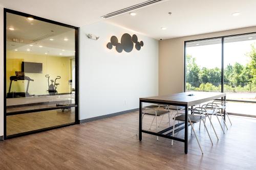 Lobby, ECHO Suites Extended Stay by Wyndham Dallas Plano/Frisco in Plano