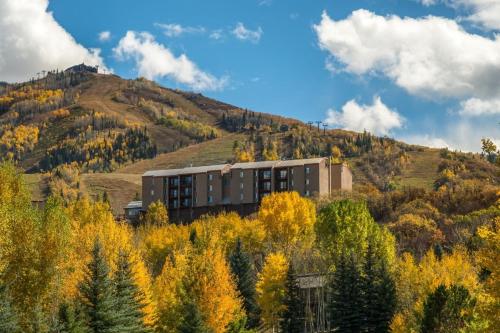 Hot Tub, Great Mountain Views, 3 Bedroom Plus Loft - Steamboat