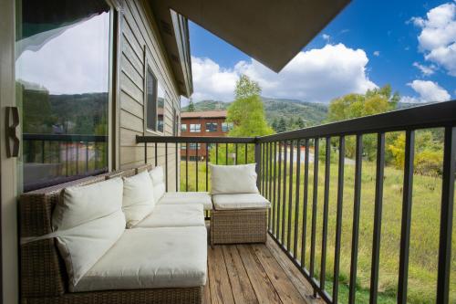 Swimming Pool & 2 Hot Tubs, Outdoor Fireplace by picnic area, On Free Bus Route Swimming Pool & 2 Hot Tubs, Outdoor Fireplace by picnic area, On Free Bus Route