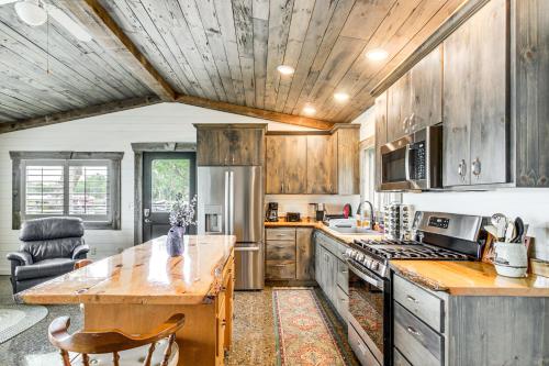 Charming Minnesota Cabin with Dock on Big Pine Lake! in Perham, USA