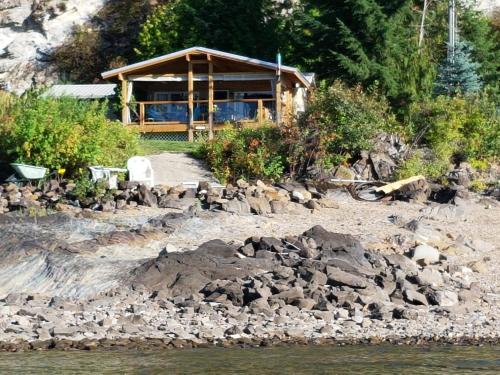 The Laughing Loon Cottage in Blind Bay, Canada
