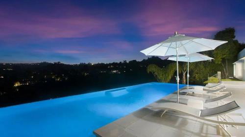 Pristine Paradise With Scenic Views in Beverly Hills, USA