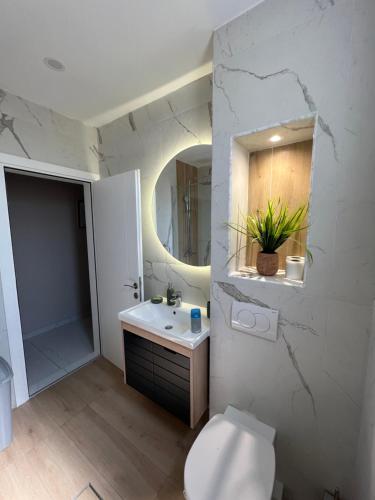 Apartment Luxury Explorer - image 6