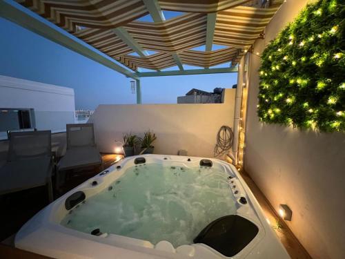 Amazing 4-bedroom Sliema Town House with Jacuzzi - Location saisonnière - Sliema