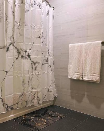 Spacious & Stylish 2BR 2BA - Easy NYC Commute