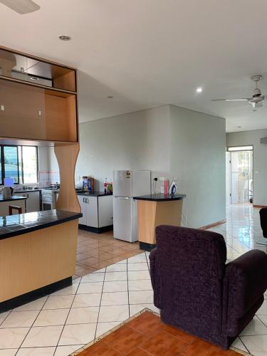 ideal airport rooms in นาดิ