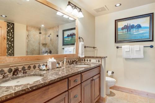 Outdoor Pools and Hot Tubs Air Conditioning Washer & Dryer In Unit Ski Mountain Views - image 2