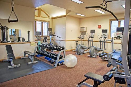 4 Pools and 10 Hot Tubs Renovated Penthouse Condo Ski Season Private Shuttle - image 4
