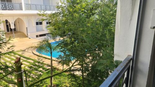 Appartement confortable avec vue sur la baie de Tanger et detroit de Gibraltar,situé en face de Mnar de Tanger ,Nouinouich, Residence avec piscine collective