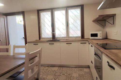 keuken, Vivienda Rural Perotxenea Landetxea in Doneztebe/Santesteban