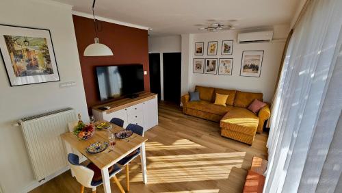 Jacuzzi Tuscany Terrace Apartment Free parking - image 5
