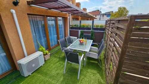 Jacuzzi Tuscany Terrace Apartment Free parking - Tap to explore photos