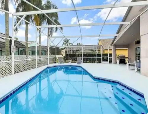 Her Majestys Villa, 4 bed, games room, private pool in Davenport, USA