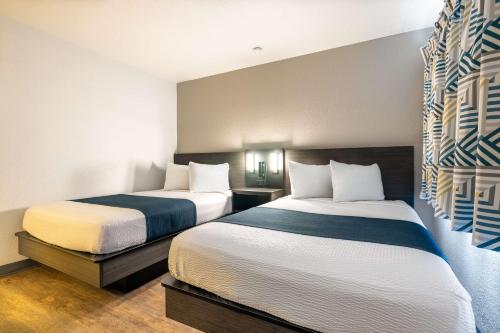 2 double beds