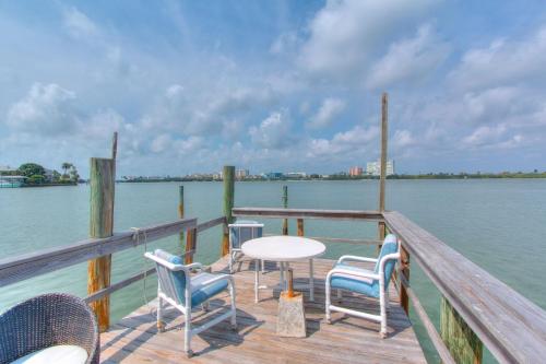 Bay Watch #5 - Weekly Beach Rental in Clearwater Beach, USA