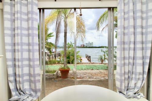 Bay Watch #1 - Weekly Beach Rental in Clearwater Beach, USA