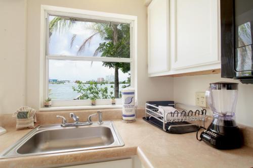 Bay Watch #1 - Weekly Beach Rental in Clearwater Beach, USA