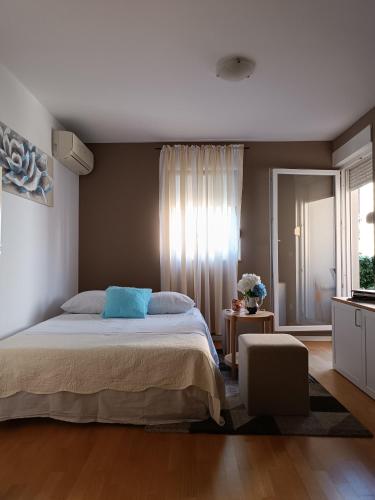 Apartments with WiFi Split - 12072, Split (photo 3)