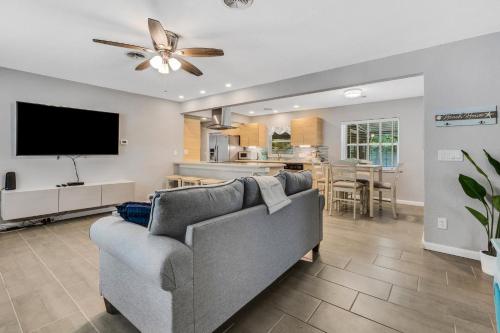 Dolphin Oasis - Monthly Vacation Rental Home in Clearwater, USA