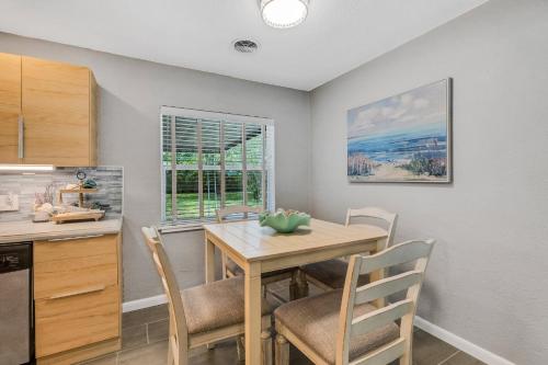 Dolphin Oasis - Monthly Vacation Rental Home in Clearwater, USA