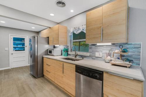 Dolphin Oasis - Monthly Vacation Rental Home in Clearwater, USA