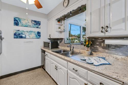 Paradise Corner - Monthly Beach Vacation Rental! in Clearwater Beach, USA