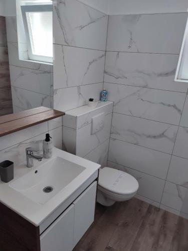 Two-Bedroom Apartment with Terrace and Sea View image 7