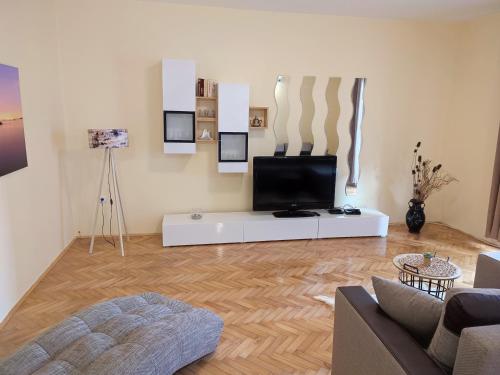 Two-Bedroom Apartment with Terrace and Sea View image 9