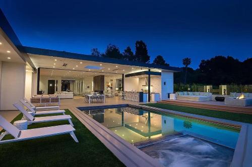 Trousdale Estates Luxury Haven