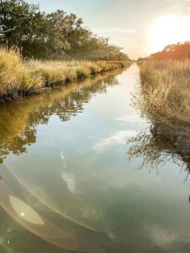 Spacious Camp with Canal Access and Beautiful Bay View thumb 2