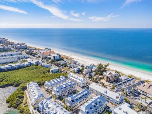 Waterside Luxury Townhome #502 - A Monthly Beach Rental in Clearwater Beach, USA