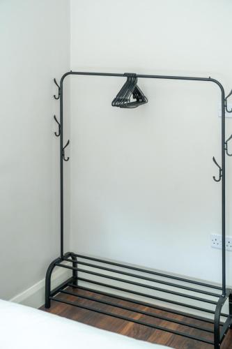 Town Centre Watford 2 bedoom Apartment Fast Wifi,Parking-15 mins to Central London